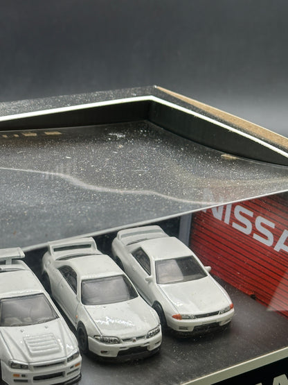 HOT WHEELS - NISSAN GTR - DIORAMA / GARAGE SET (2021) - PREMIUM