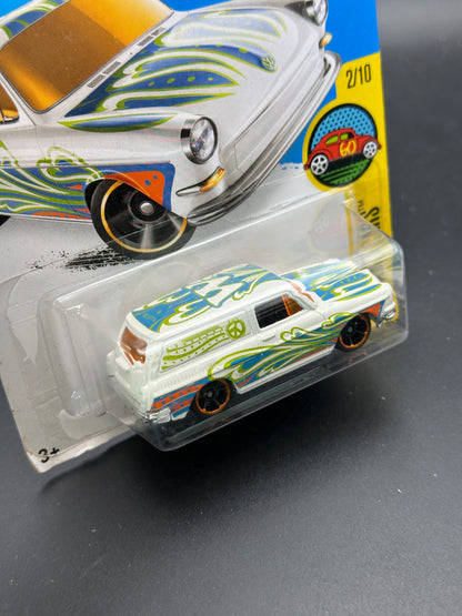 HOT WHEELS - CUSTOM 69 VOLKSWAGEN SQUAREBACK (2016) - HW ART CARS 2/10
