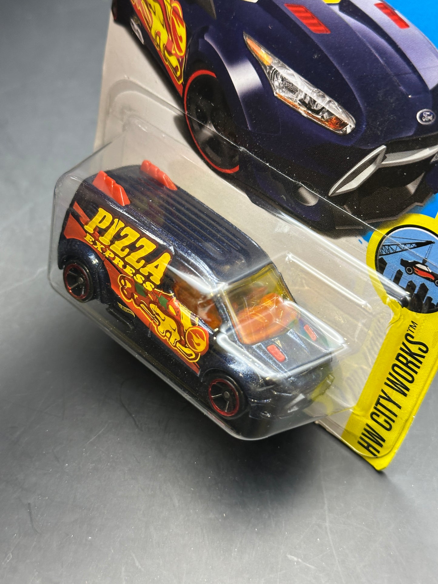 HOT WHEELS - FORD TRANSIT CONNECT - TREASURE HUNT (2017) - HW CITY WORKS 6/10