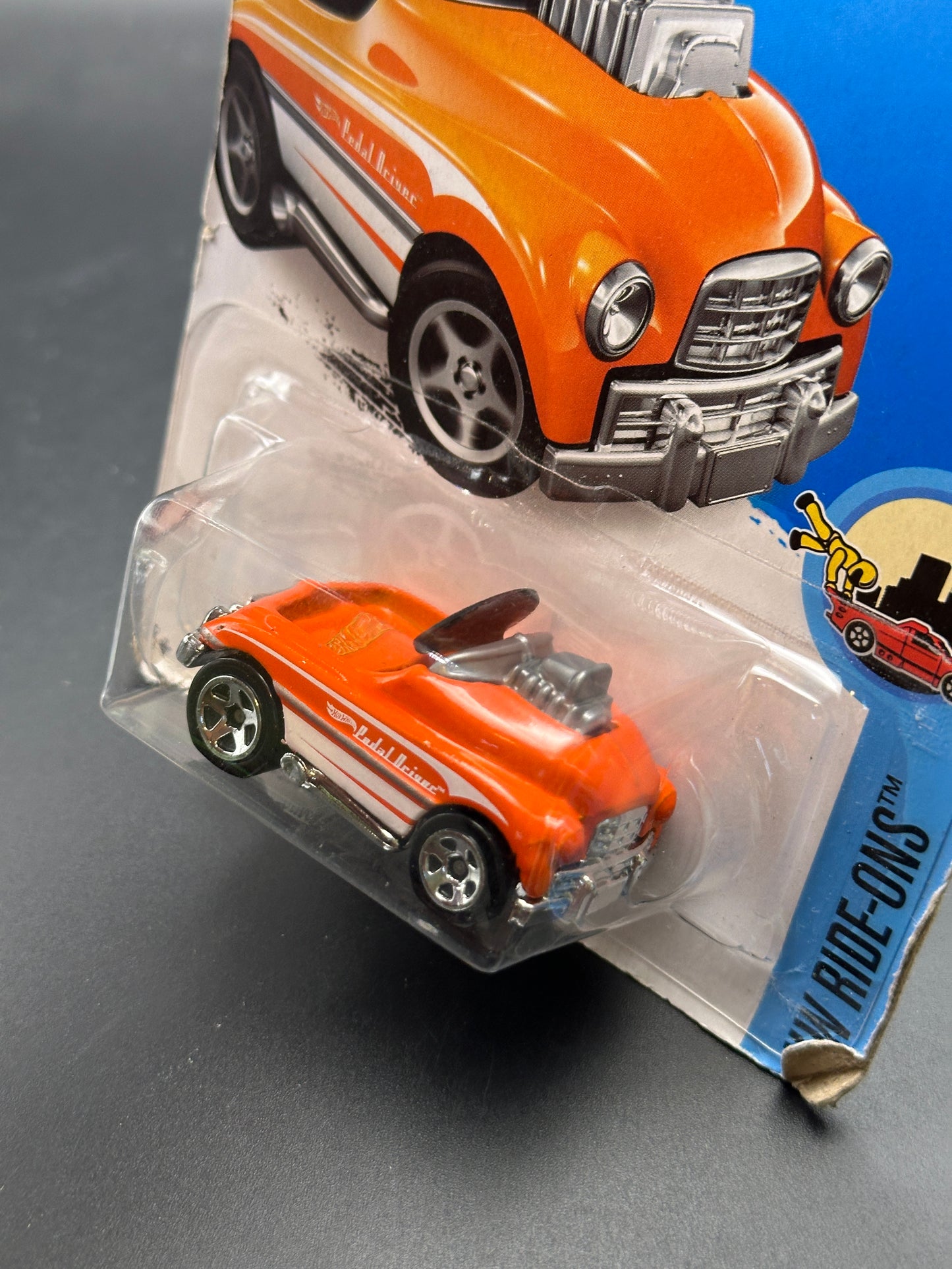 HOT WHEELS - PEDAL DRIVER (2016) - HW RIDE ONS 2/5