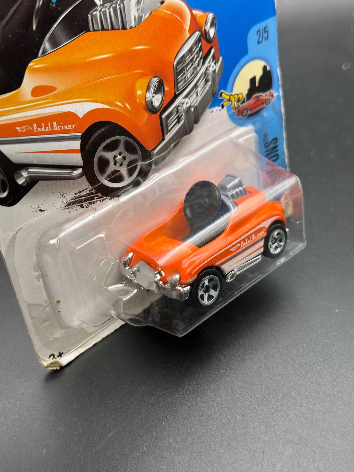 HOT WHEELS - PEDAL DRIVER (2016) - HW RIDE ONS 2/5