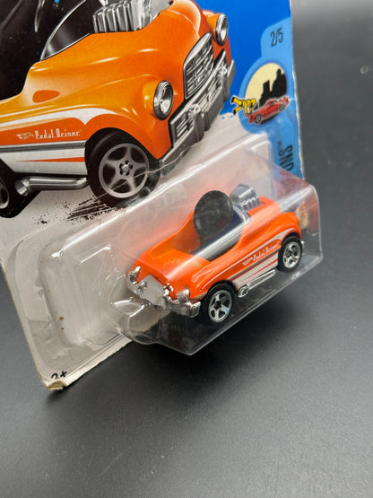 HOT WHEELS - PEDAL DRIVER (2016) - HW RIDE ONS 2/5