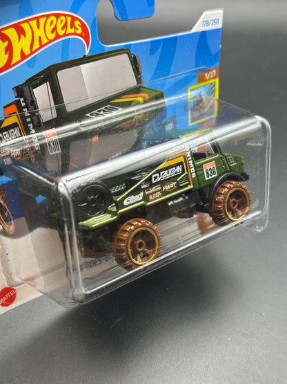 HOT WHEELS - MERCEDES BENZ UNIMOG 1300 (2024) - HW DIRT 1/10