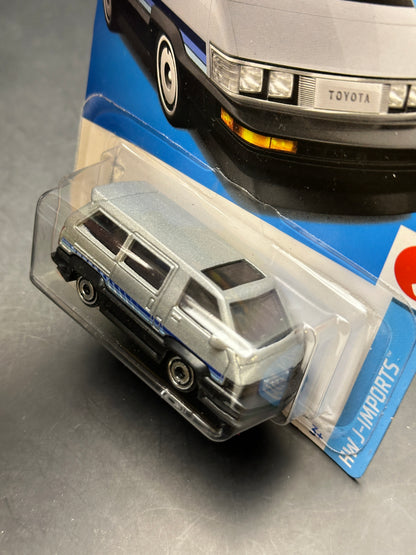 HOT WHEELS - 1986 TOYOTA VAN (2022) - HW J-IMPORTS 7/10