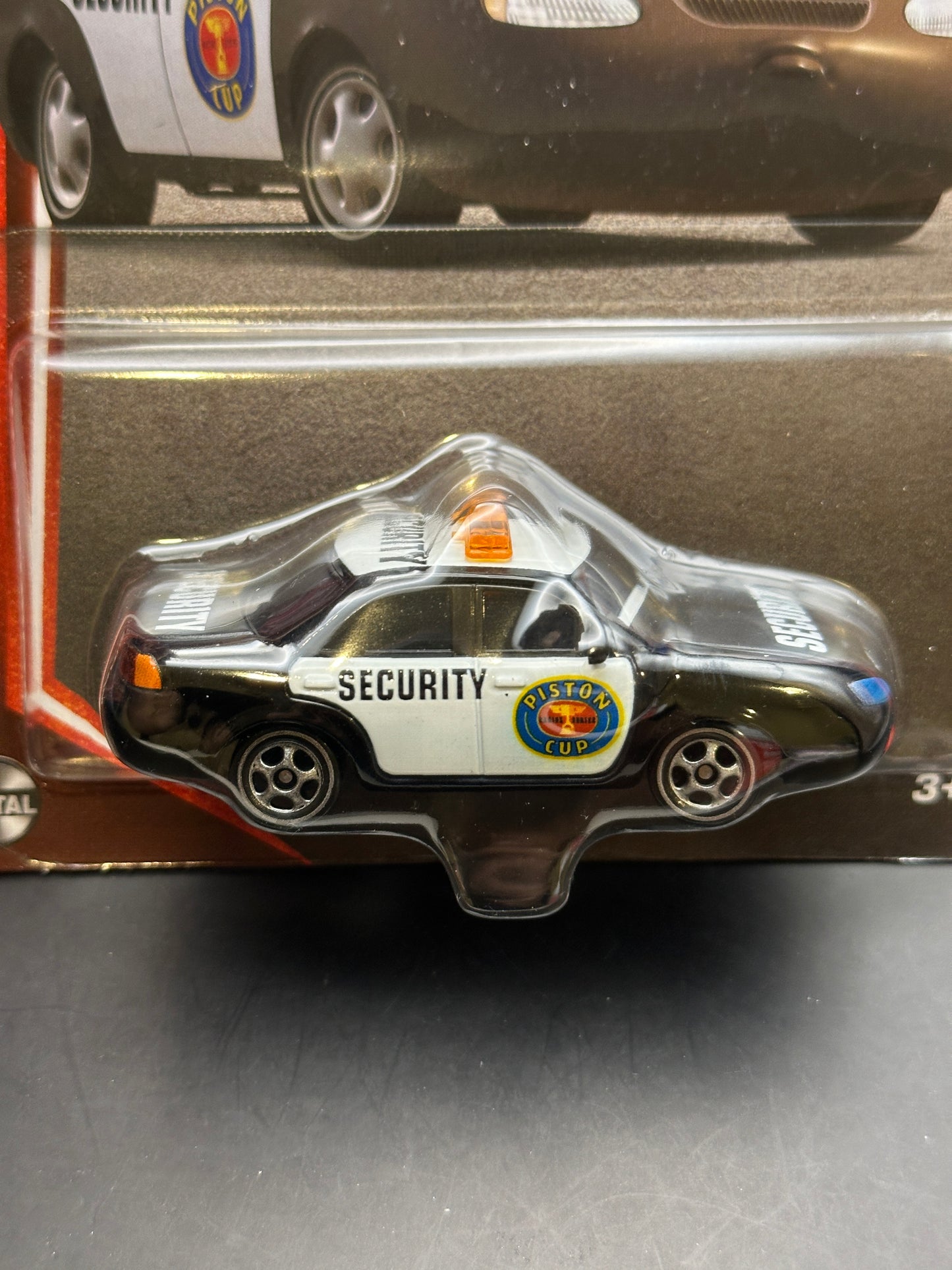 DISNEY PIXAR CARS 20th ANNIVERSARY - MARLON CLUTCHES - DIECAST
