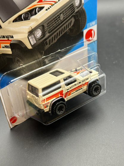 HOT WHEELS - NISSAN PATROL CUSTOM (2023) - HW J IMPORTS 1/10