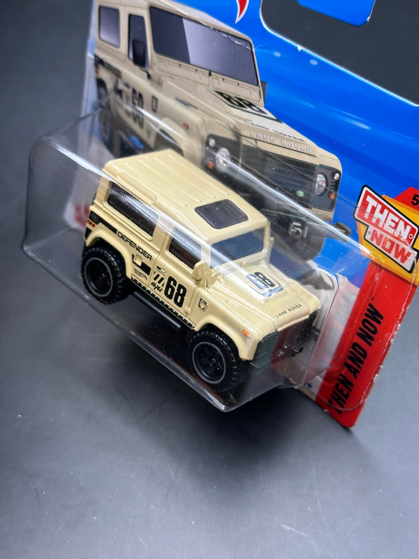 HOT WHEELS - LAND ROVER DEFENDER 90 (2025) - HW THEN AND NOW 5/10