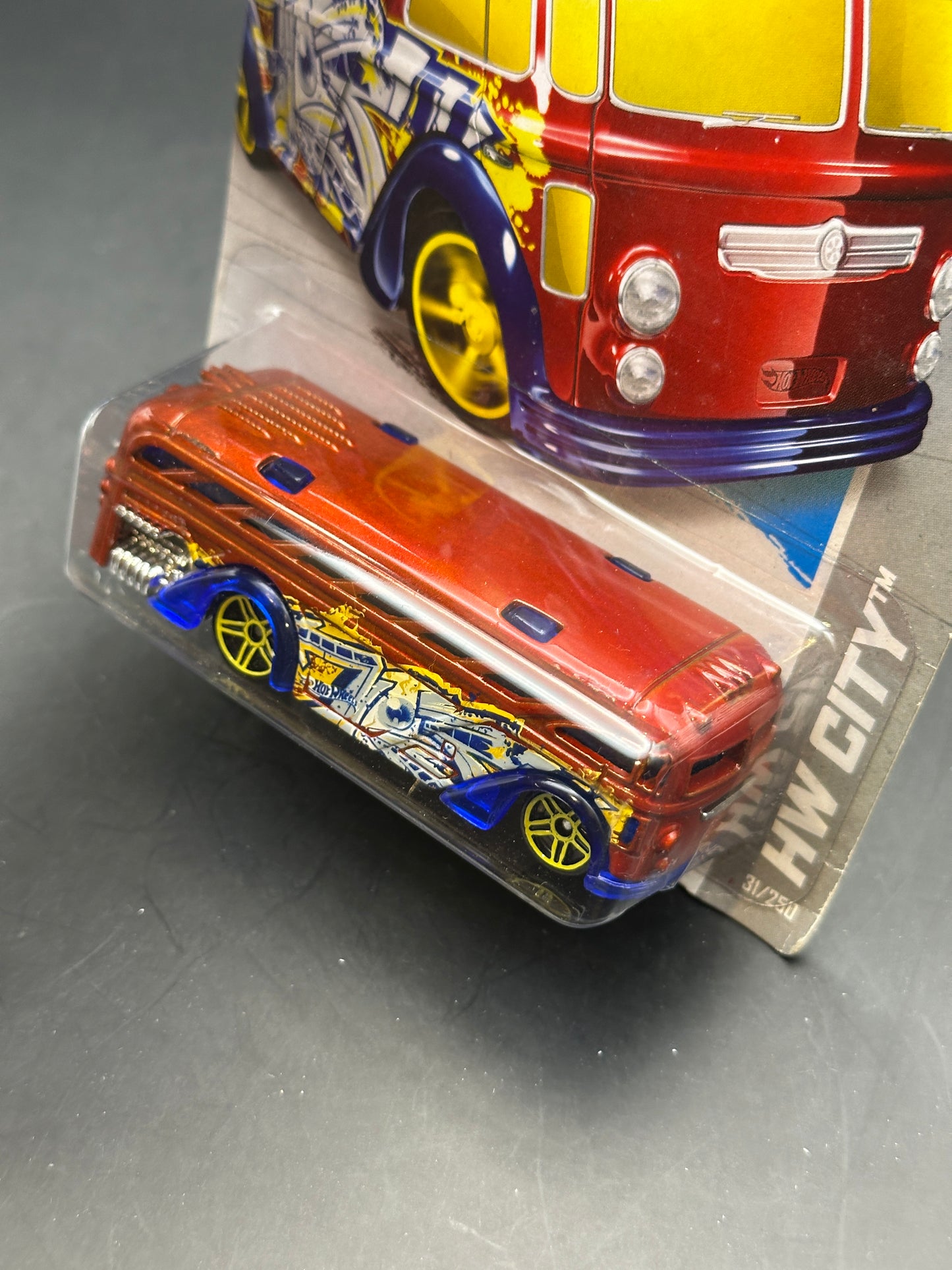 HOT WHEELS - SURFS UP BUS (2013) - HW CITY