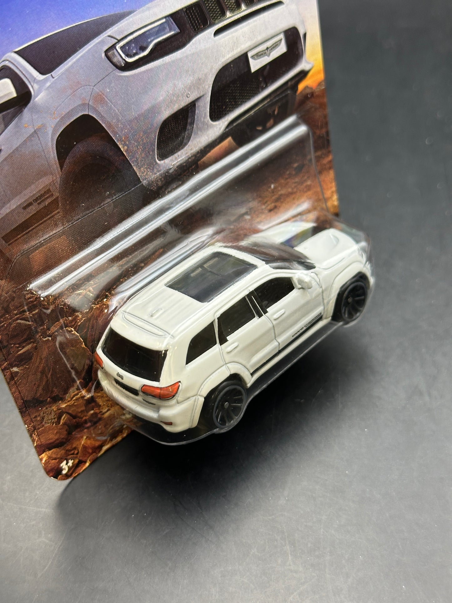 HOT WHEELS - 2019 JEEP GRAND CHEROKEE TRACKHAWK (2026) - SILVER SERIES - PERFORMANCE TRUCKS SERIES 3/5