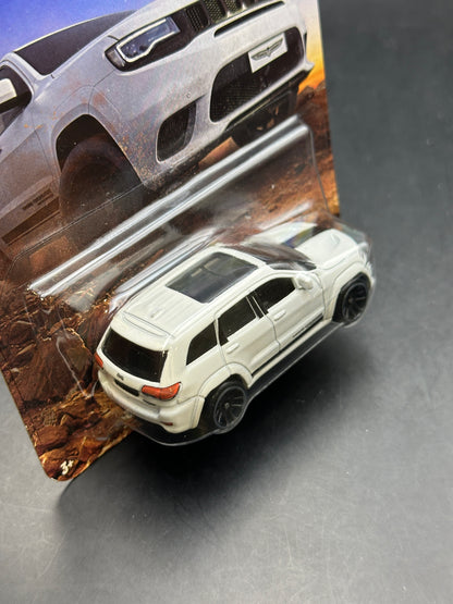 HOT WHEELS - 2019 JEEP GRAND CHEROKEE TRACKHAWK (2026) - SILVER SERIES - PERFORMANCE TRUCKS SERIES 3/5