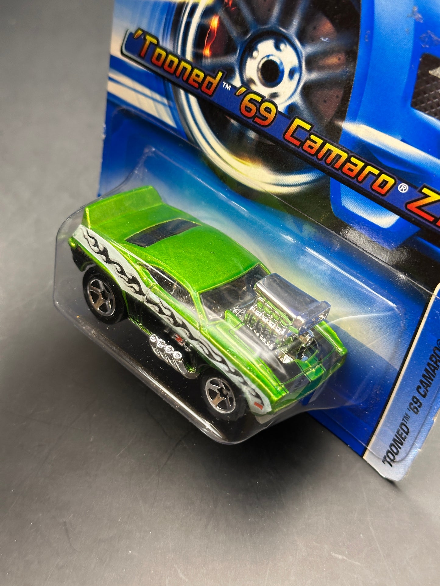 HOT WHEELS - TOONED 69 CAMARO Z28 (2006) - HW MAINLINE 124