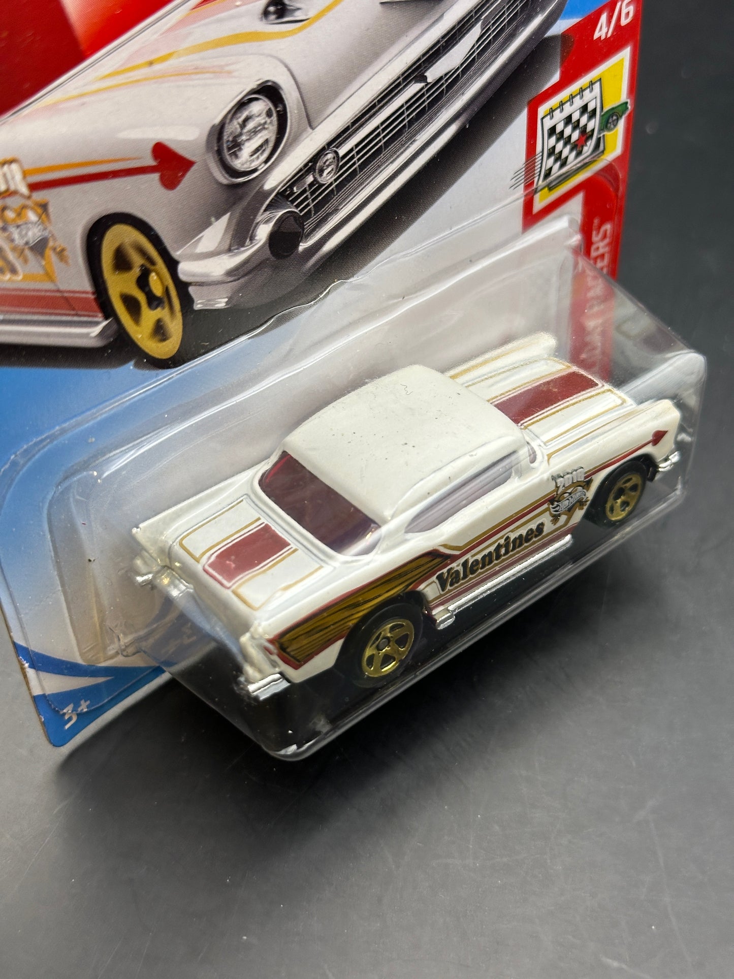 HOT WHEELS - 57 CHEVY (2018) - HW HOLIDAY RACERS 4/6