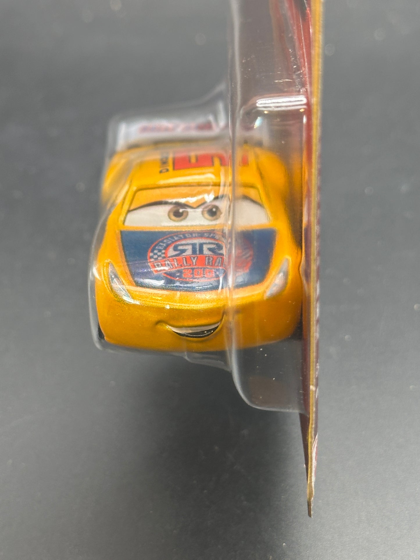 DISNEY PIXAR CARS - CRUZ RAMIREZ - RADIATOR SPRINGS RACE AND RESCUE CARS - DIECAST