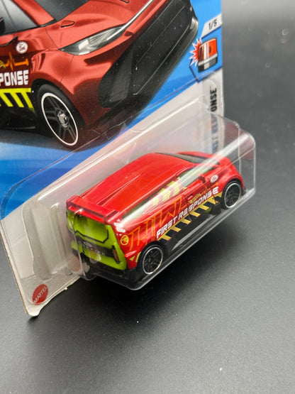 HOT WHEELS - FORD PERFORMANCE SUPERVAN 4 (2025) - TREASURE HUNT - HW FIRST RESPONSE 1/5