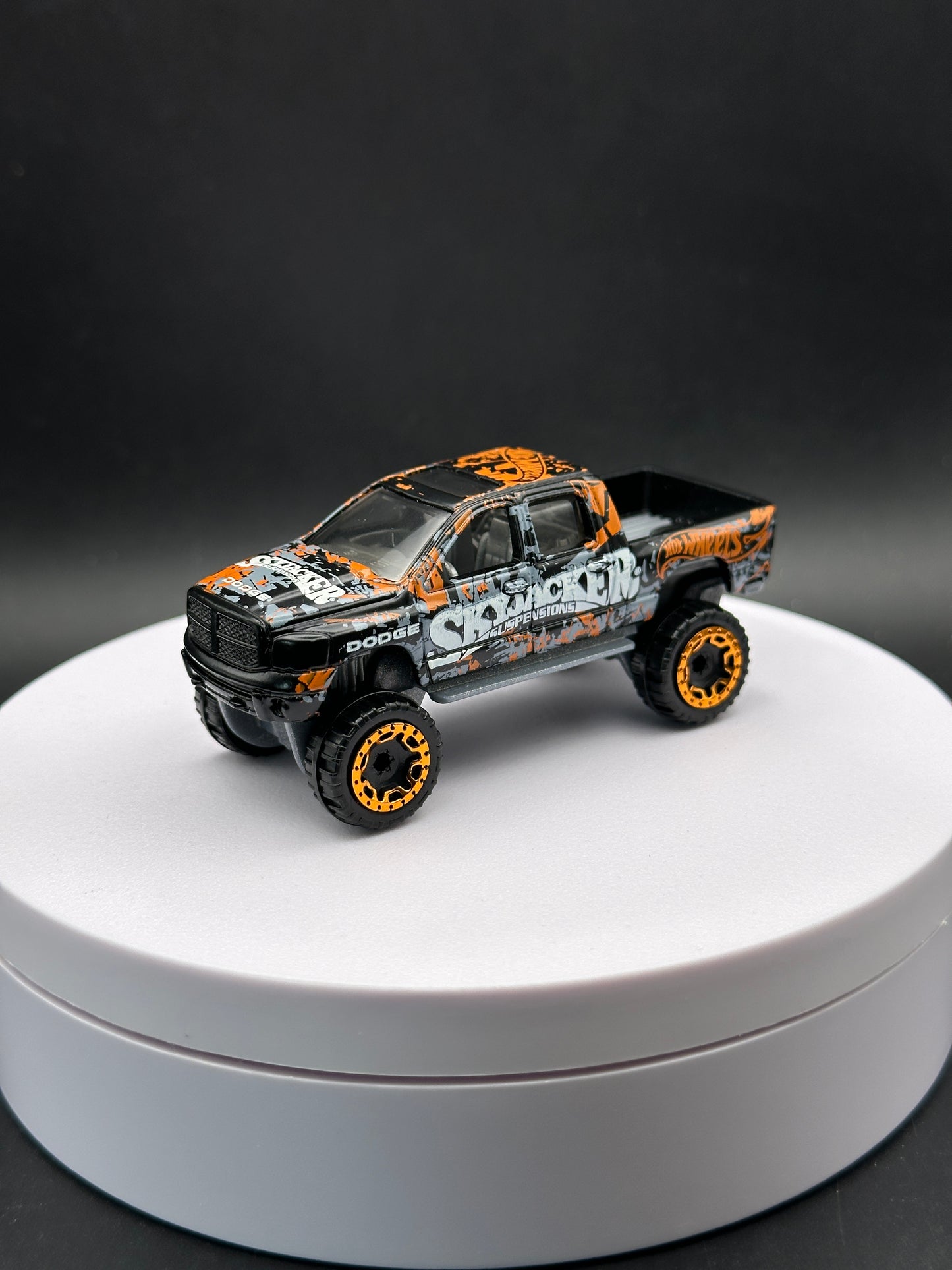 HOT WHEELS - RAM 1500 (2018) HW HOT TRUCKS 5/10 - LOOSE