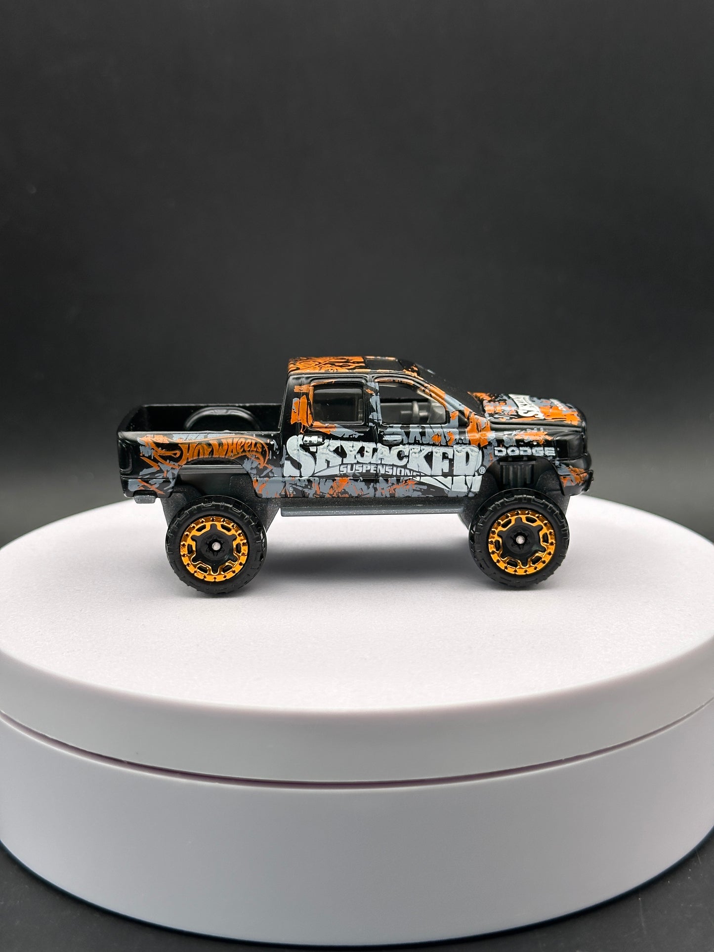HOT WHEELS - RAM 1500 (2018) HW HOT TRUCKS 5/10 - LOOSE