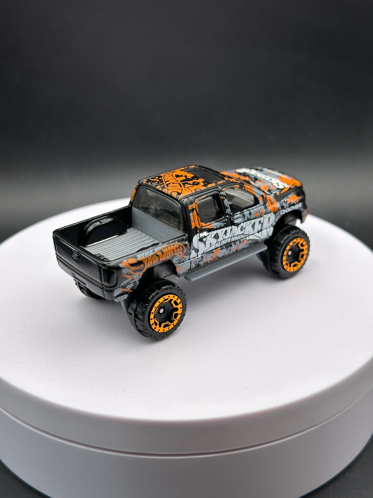 HOT WHEELS - RAM 1500 (2018) HW HOT TRUCKS 5/10 - LOOSE