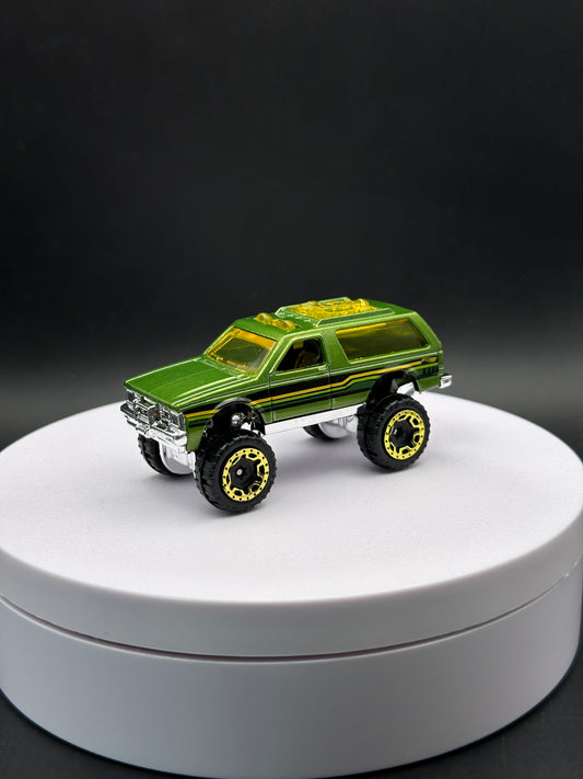 HOT WHEELS - CHEVY BLAZER 4x4 (2018) - SILVER SERIES - 100 YEARS OF CHEVY TRUCKS SERIES 5/8