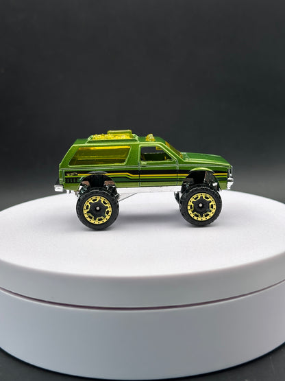 HOT WHEELS - CHEVY BLAZER 4x4 (2018) - SILVER SERIES - 100 YEARS OF CHEVY TRUCKS SERIES 5/8