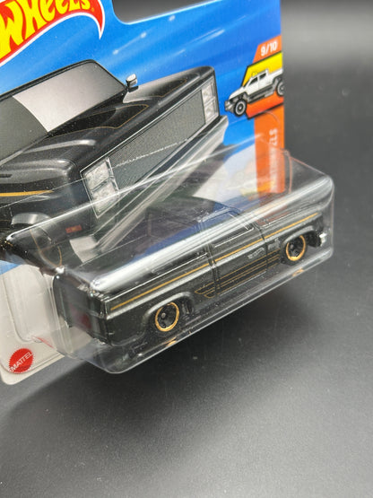 HOT WHEELS - 83 CHEVY SILVERADO (2025) - HW HOT TRUCKS 9/10