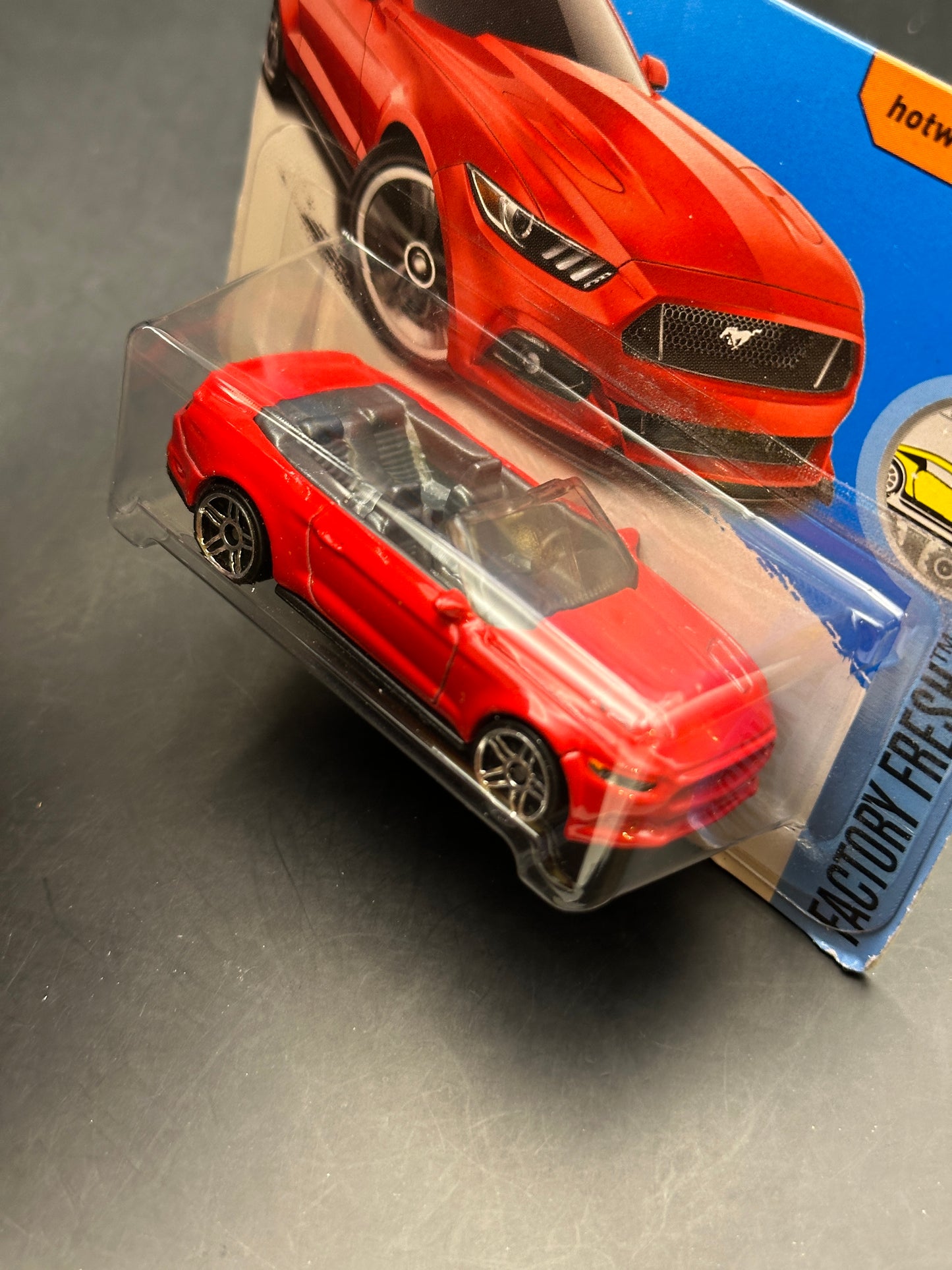 HOT WHEELS - 2015 FORD MUSTANG GT CONVERTIBLE (2017) - HW FACTORY FRESH 2/10