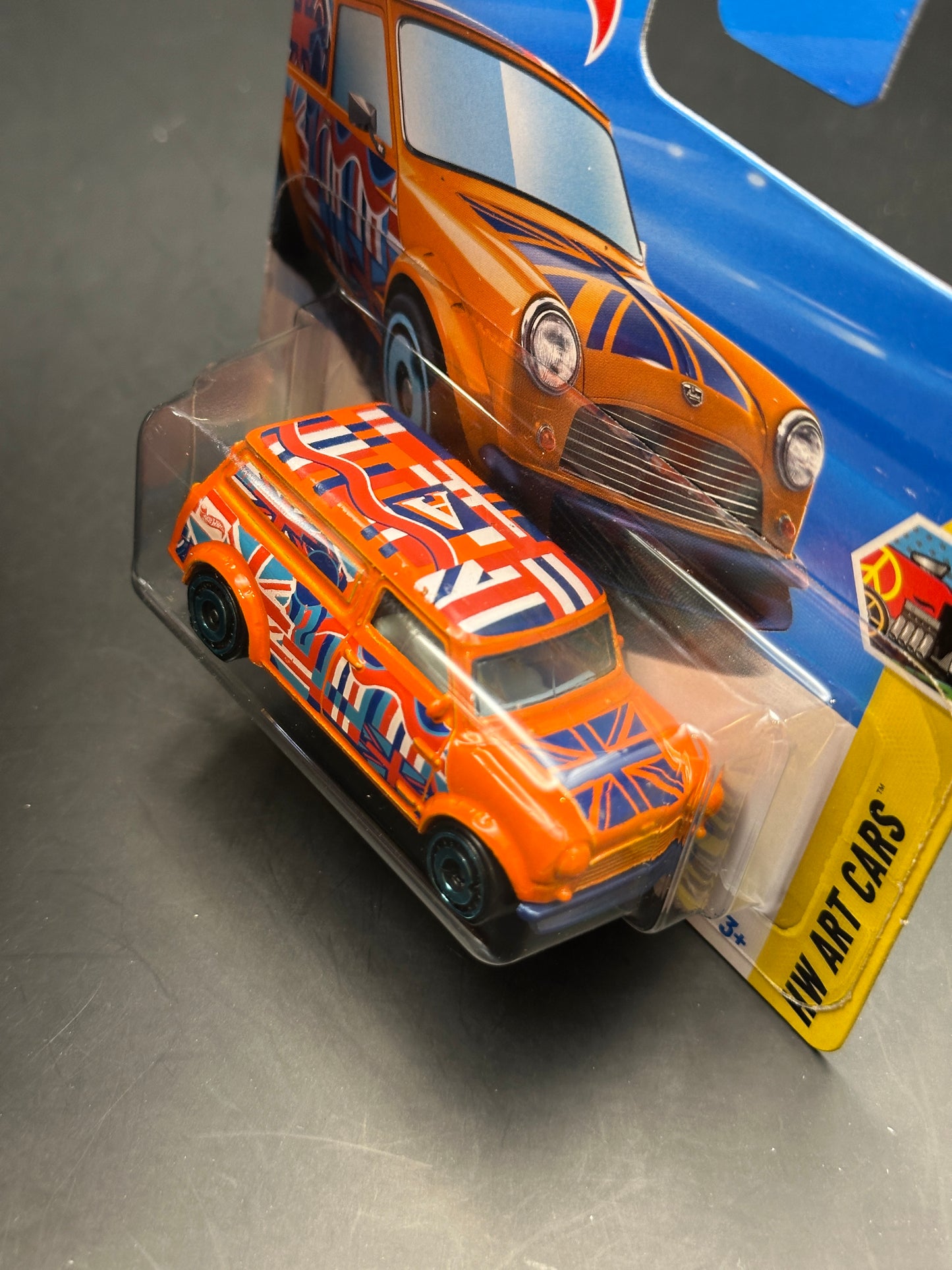 HOT WHEELS - 67 AUSTIN MINI VAN (2025) - HW ART CARS 10/10