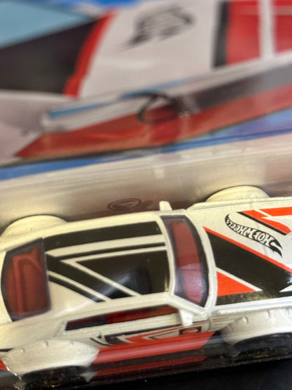 HOT WHEELS - MAD MANGA (2026) - TREASURE HUNT - HW LETS RACE 4/5