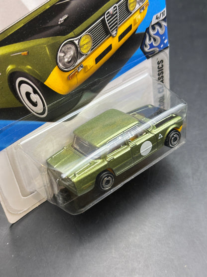 HOT WHEELS - ALFA ROMEO GIULIA TI SUPER (2026) - HW COOL CLASSICS 4/10