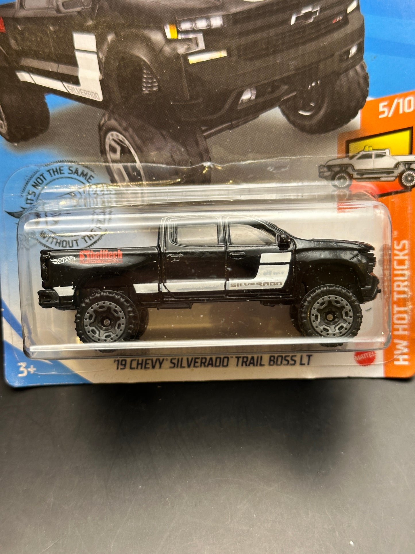 HOT WHEELS - 19 CHEVY SILVERADO TRAIL BOSS LT (2020) - HW HOT TRUCKS 5/10