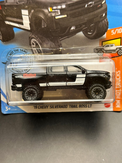 HOT WHEELS - 19 CHEVY SILVERADO TRAIL BOSS LT (2020) - HW HOT TRUCKS 5/10