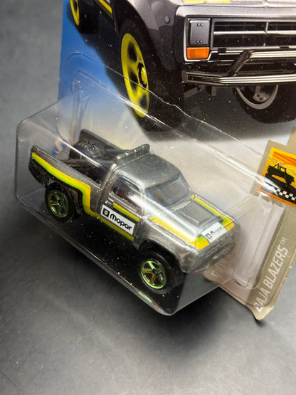HOT WHEELS - 87 DODGE D100 (2019) - HW BAJA BLAZERS 1/10