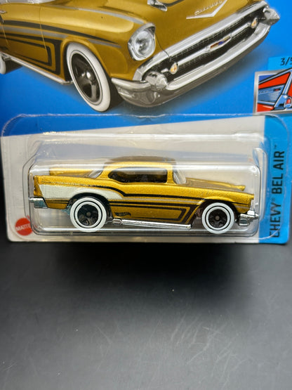 HOT WHEELS - 57 CHEVY (2022) - HW CHEVY BEL AIR 3/5