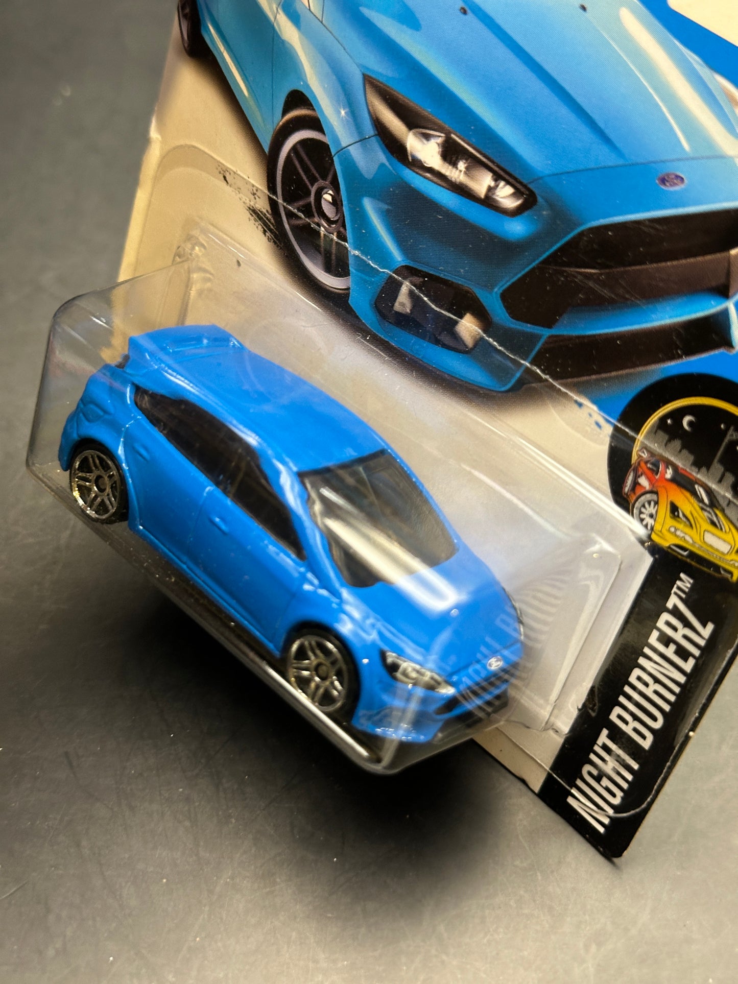 HOT WHEELS - 16 FORD FOCUS RS (2016) - HW NIGHTBURNERZ 10/10