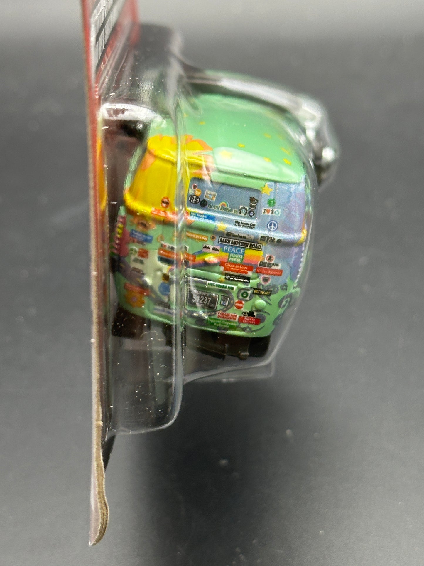 DISNEY PIXAR CARS - RACE TEAM FILLMORE WITH HEADSET - CARS - DIECAST