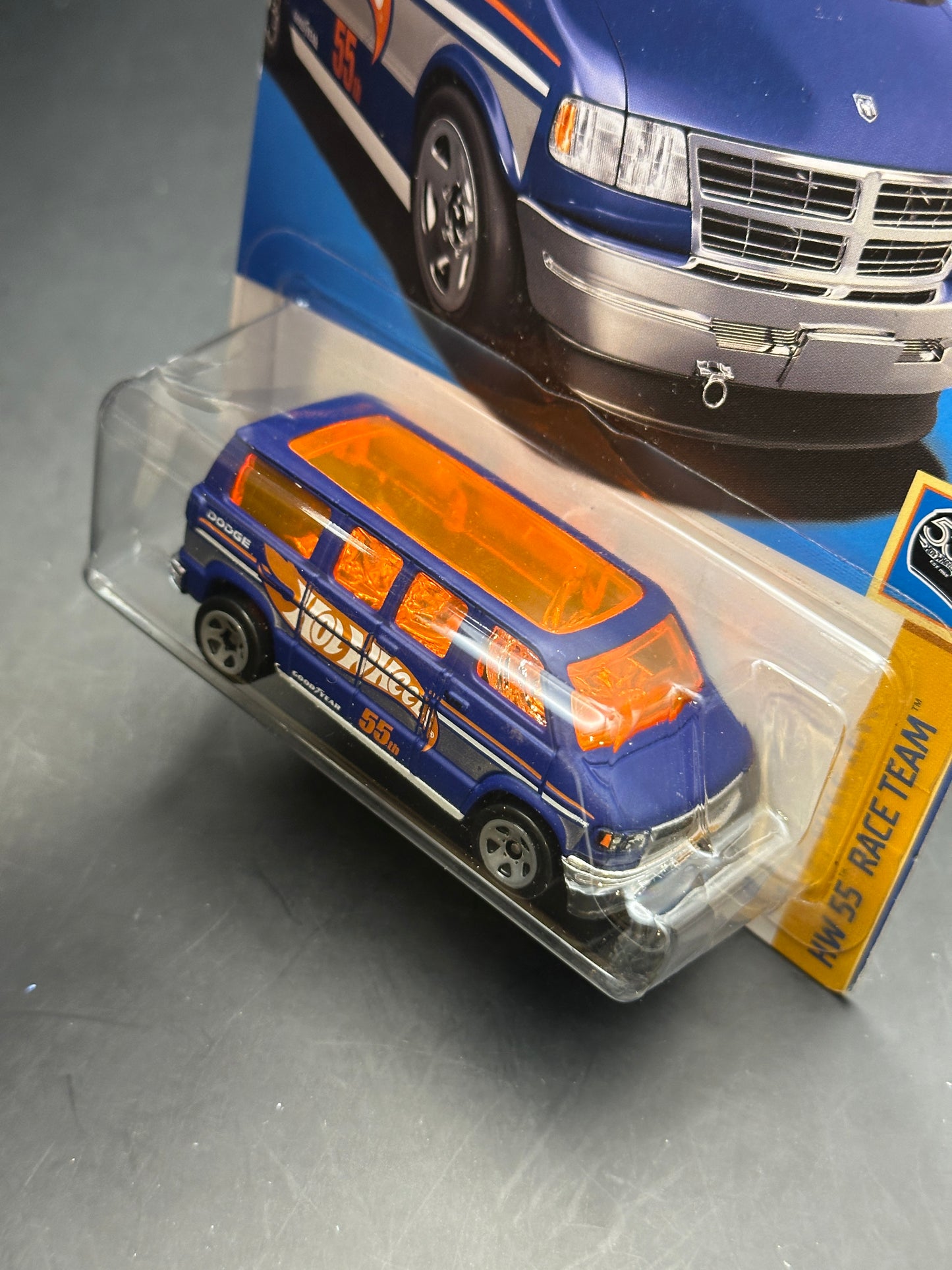 HOT WHEELS - DODGE VAN (2023) - HW 55 RACE TEAM 2/5