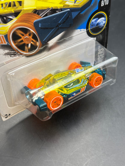 HOT WHEELS - ARROW DYNAMIC (2017) - TREASURE HUNT - HW X-RAYCERS 8/10