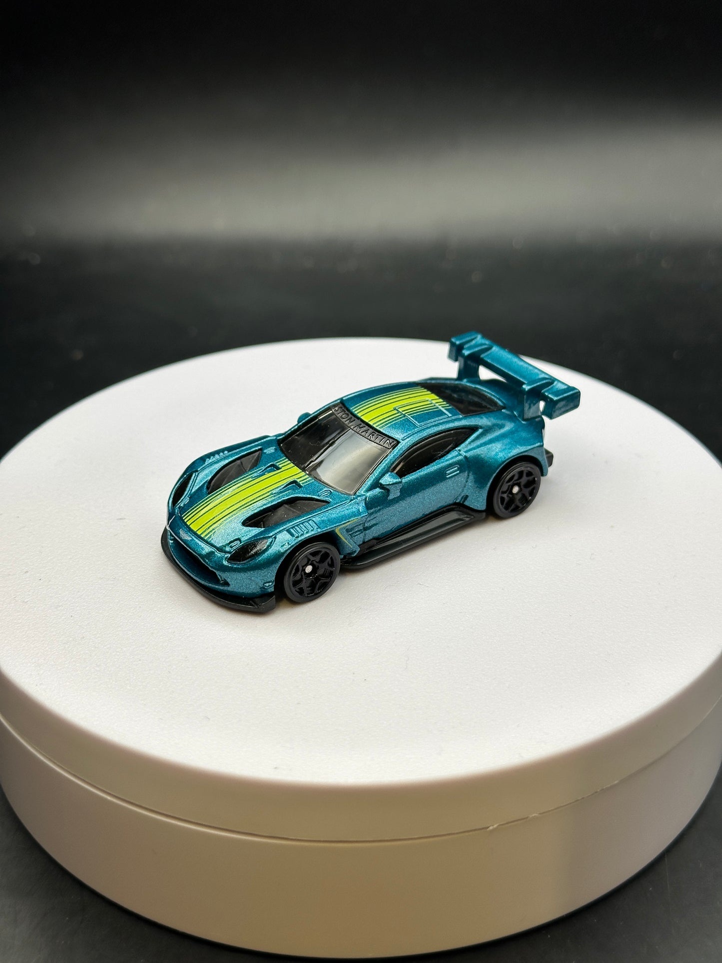 HOT WHEELS - 2024 ASTON MARTIN VANTAGE GT3 (2026) - HW EXOTICARS 9/10 - LOOSE