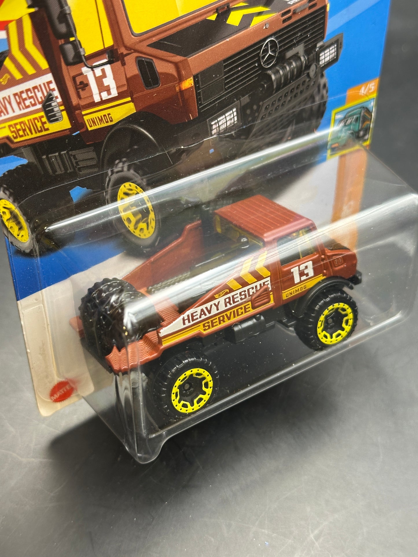 HOT WHEELS - MERCEDES BENZ UNIMOG 1300 (2023) - HW HAULERS 4/5