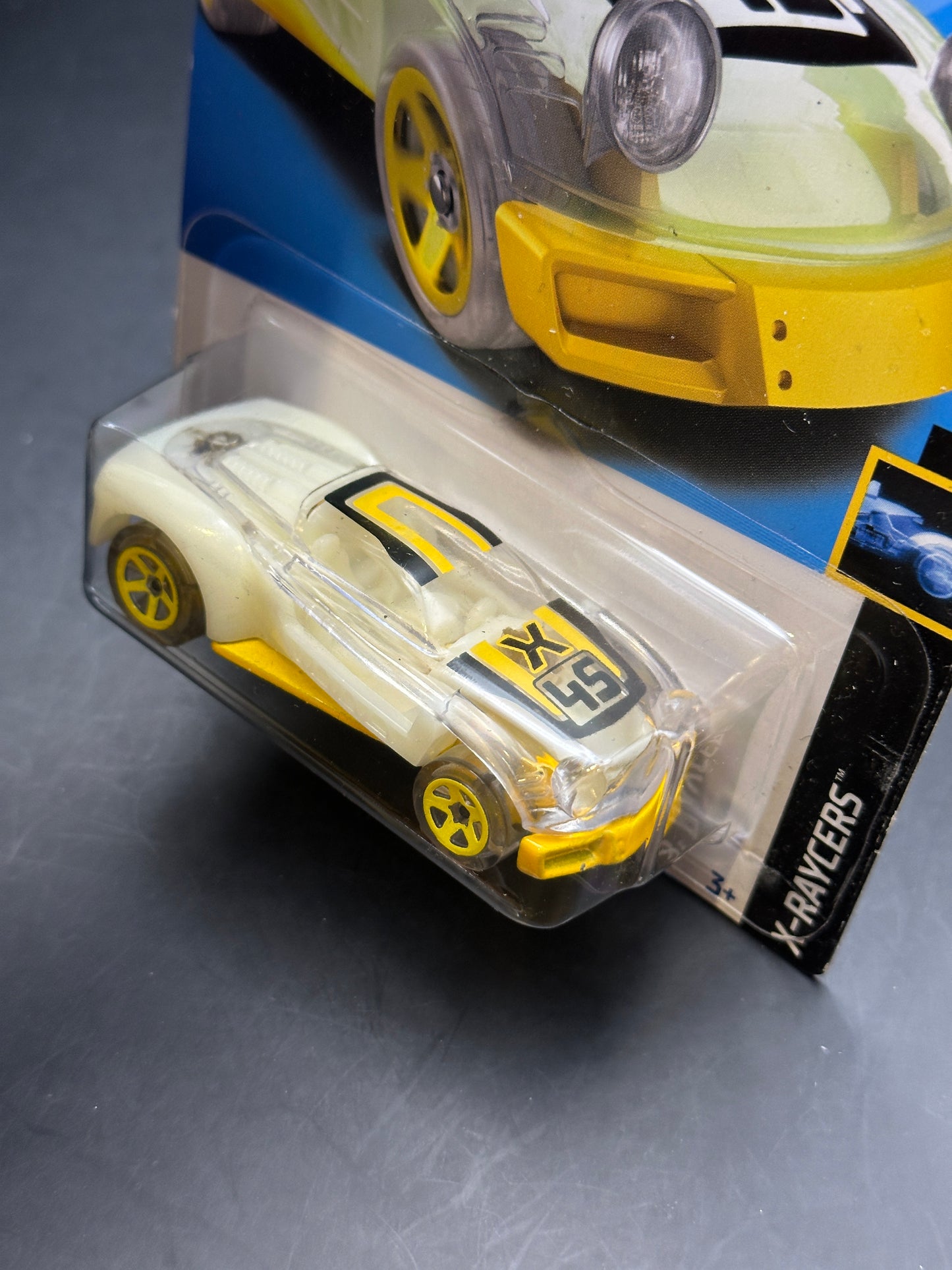 HOT WHEELS - LIGHTNIN BUG (2022) - HW X-RAYCERS 5/5