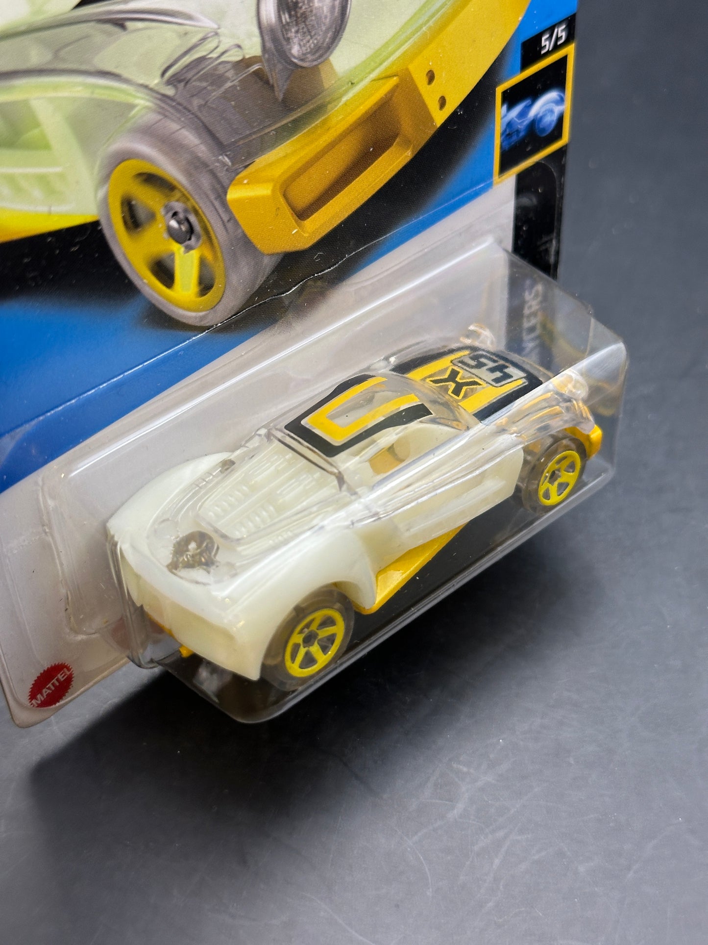HOT WHEELS - LIGHTNIN BUG (2022) - HW X-RAYCERS 5/5