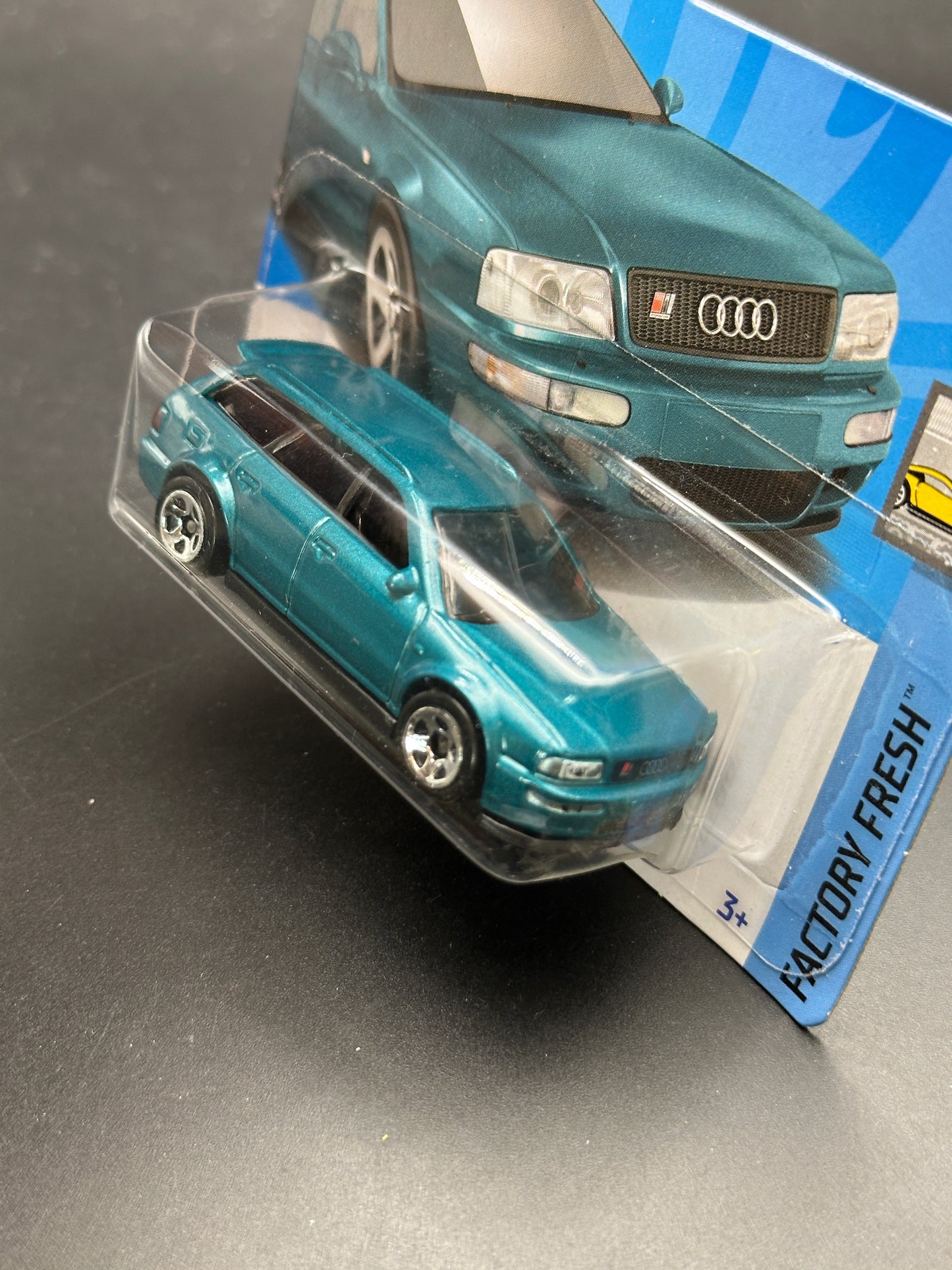 HOT WHEELS - 94 AUDI AVANT RS2 (2024) - FACTORY FRESH 9/10