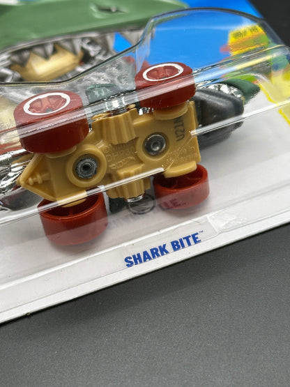 HOT WHEELS - SHARK BITE (2025) - TREASURE HUNT - HW EXPERIMOTORS 10/10