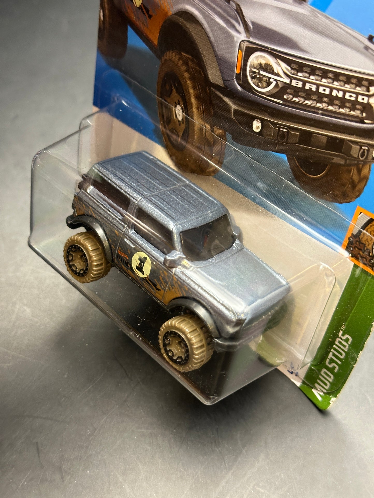 HOT WHEELS - 21 FORD BRONCO (2022) - MUD STUDS 1/5