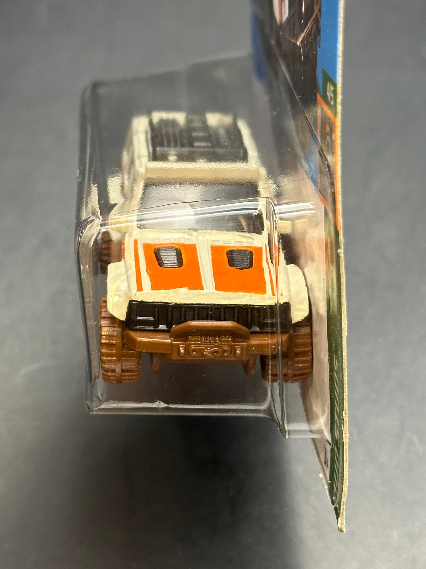 HOT WHEELS - 95 JEEP CHEROKEE (2023) - TREASURE HUNT - HW MUD STUDS 4/5