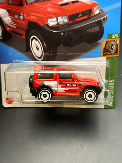 HOT WHEELS - MITSUBISHI PAJERO EVOLUTION (2023) - MUD STUDS 3/5