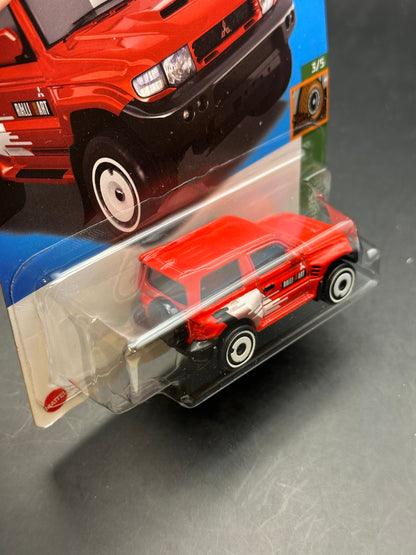 HOT WHEELS - MITSUBISHI PAJERO EVOLUTION (2023) - MUD STUDS 3/5