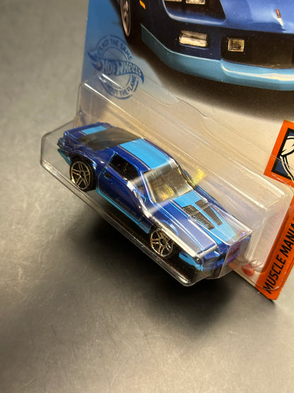 HOT WHEELS - 85 CHEVROLET CAMARO IROC-Z (2021) - HW MUSCLE MANIA 1/10
