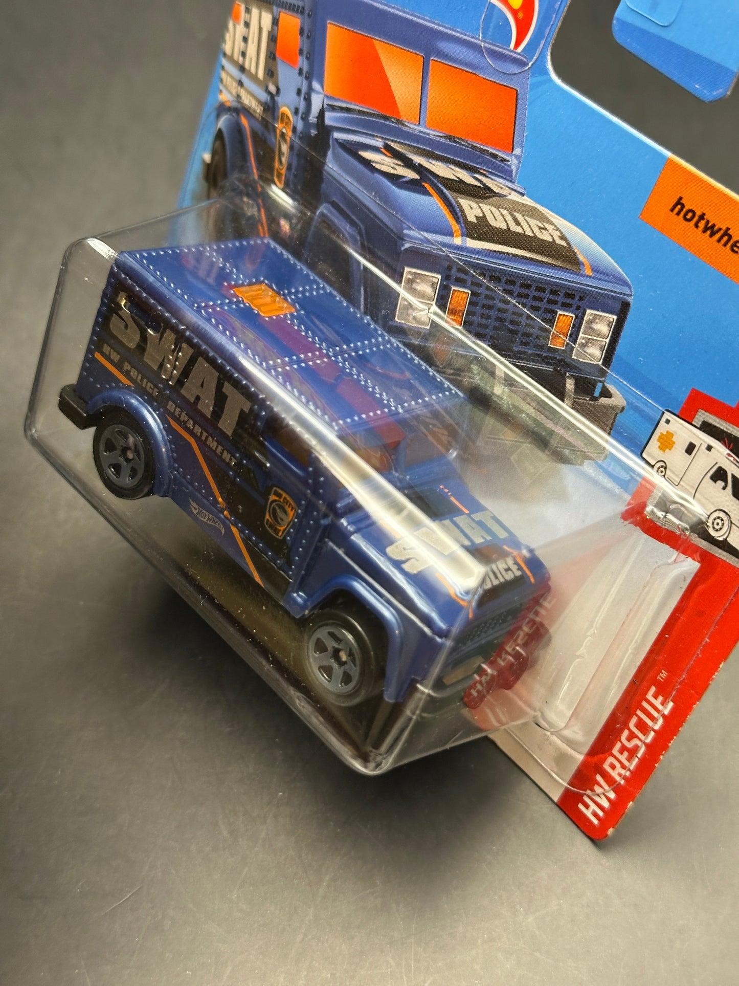 HOT WHEELS - HW ARMORED TRUCK (2019) - TREASURE HUNT - HW RESCUE 5/10