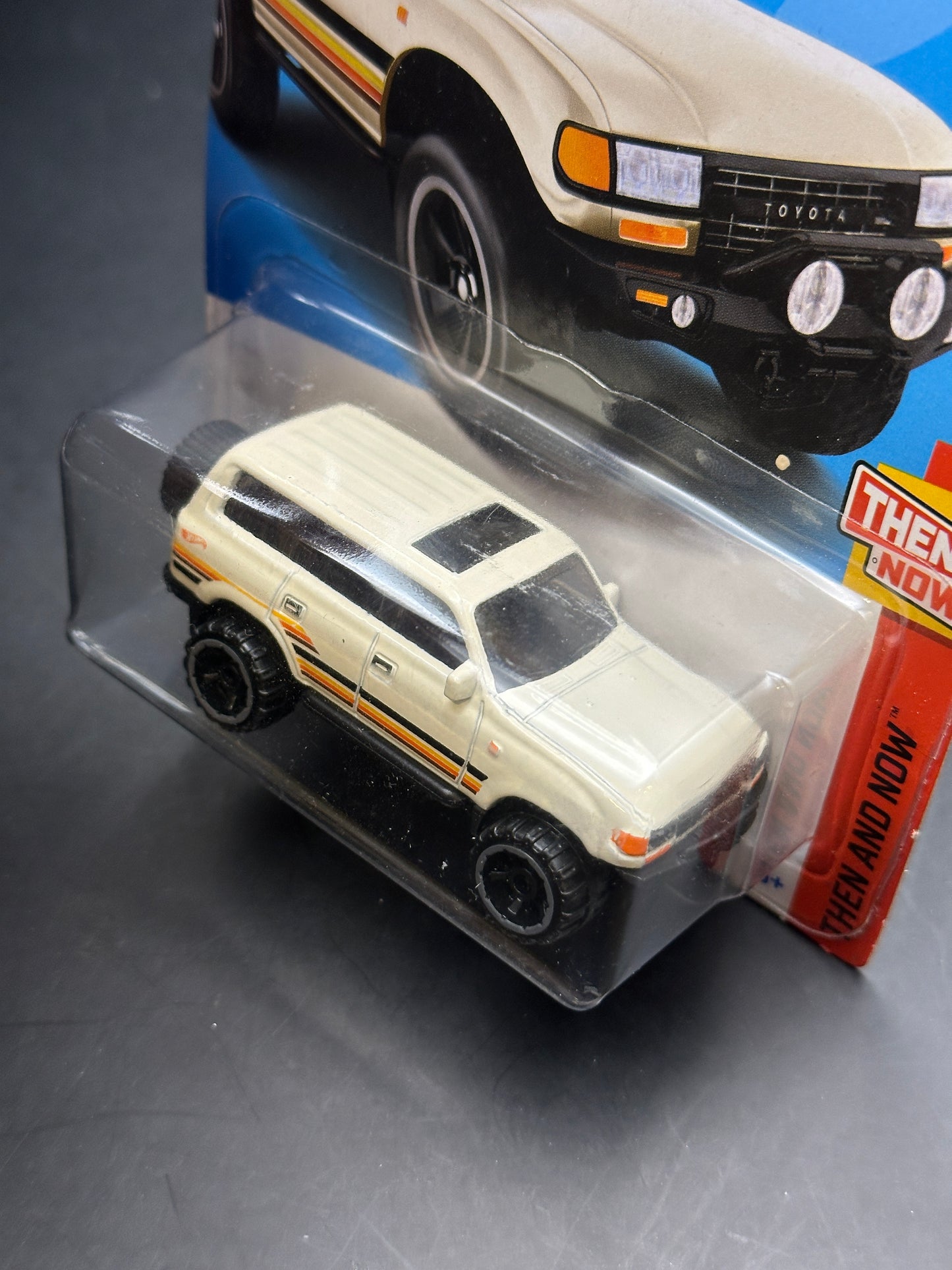 HOT WHEELS - TOYOTA LAND CRUISER 80 (2023) - HW THEN AND NOW 3/10