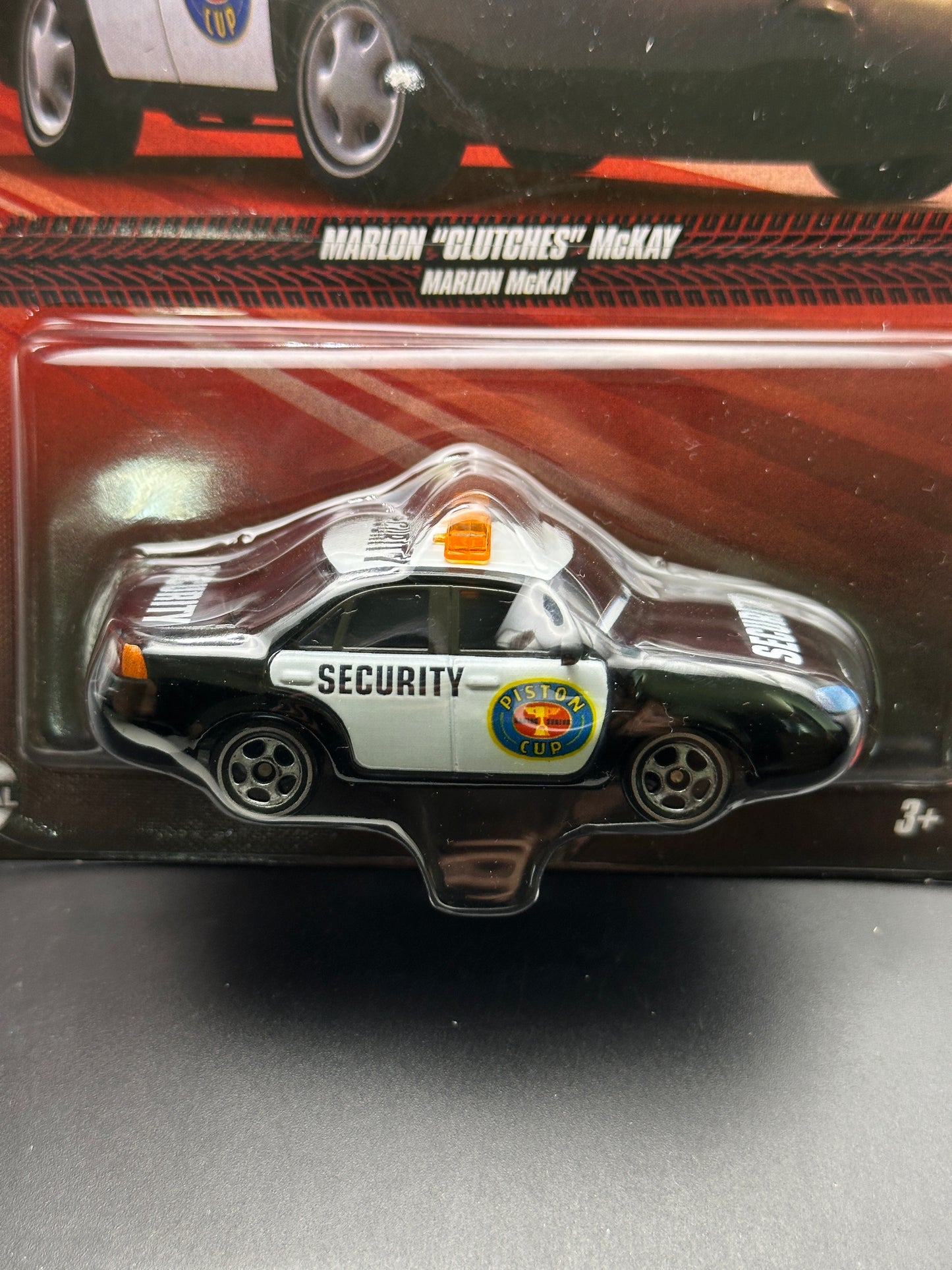 DISNEY PIXAR CARS - MARLON CLUTCHES MCKAY - CARS - DIECAST